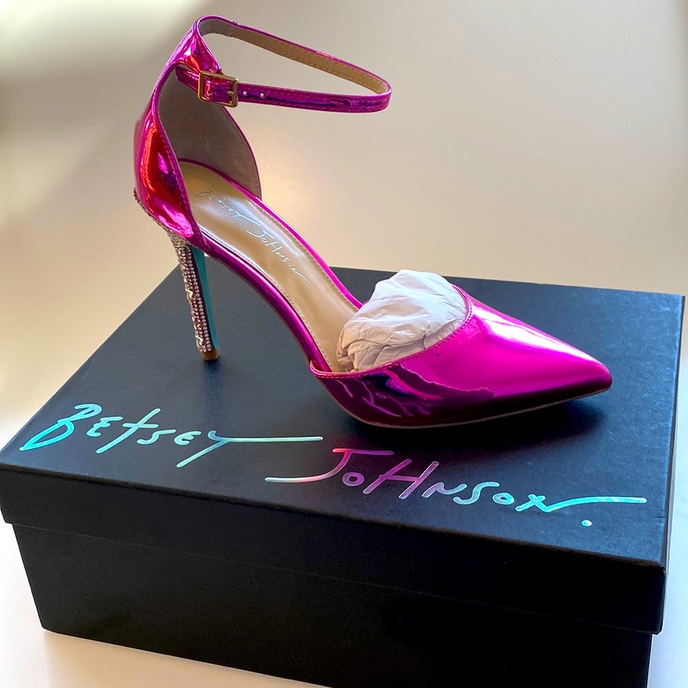 NWT Betsey Johnson Women’s Size 8.5 Fuchsia Heels